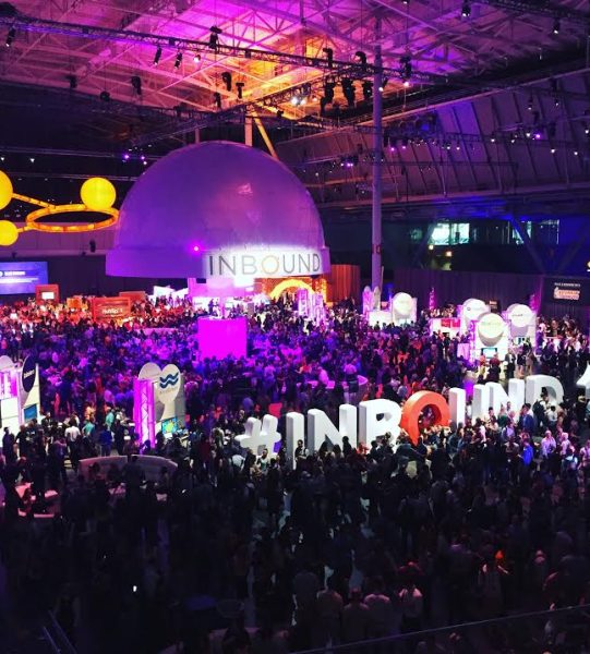 5c8aab4e10ed65ecc5b63513_5b227a6bd898e2f903ce1ff1_HubSpot-INBOUND-crowd
